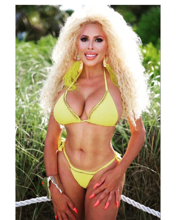 Hot Sexy Afida Turner Bikini Pics