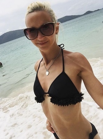 8 Hot Sexy Annette Dytrt Bikini Pics