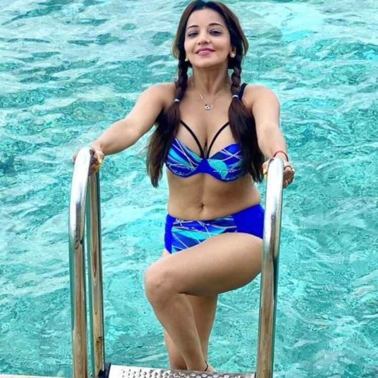 8 Hot Sexy Mona Lisa Biswas Bikini Pics