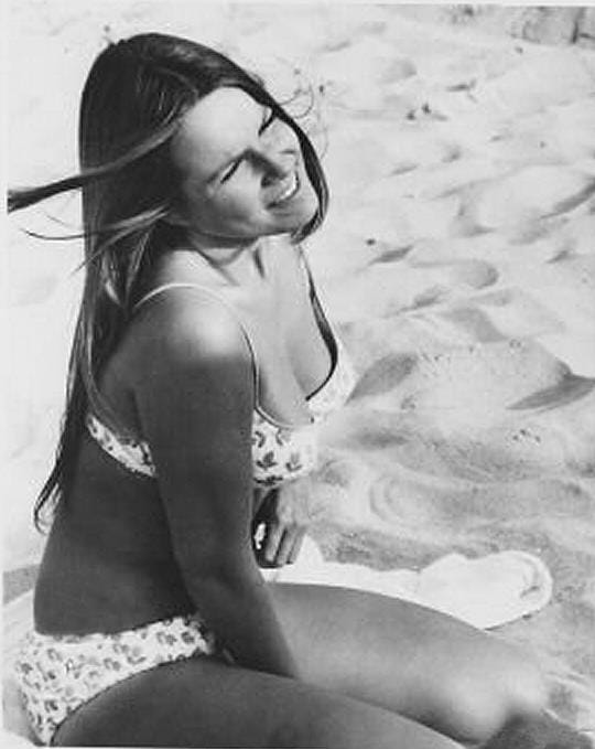 Hot Sexy Barbara Hershey Bikini Pics