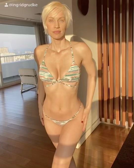 Hot Sexy Ingrid Grudke Bikini Pics