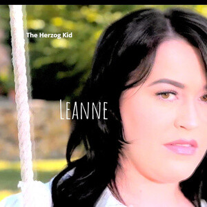 Hot Sexy Leanne Crow Bikini Pics