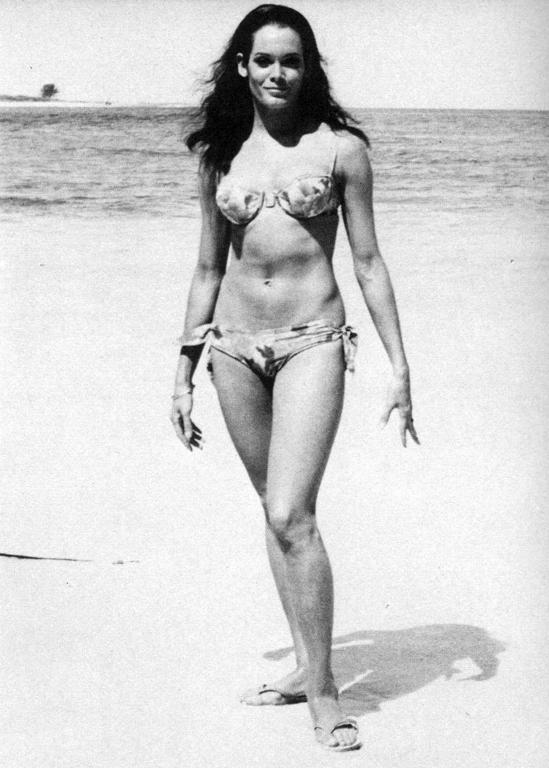 Hot Sexy Martine Beswick Bikini Pics