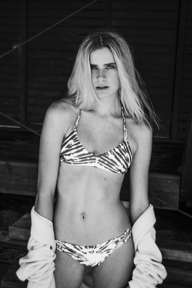 9 Hot Sexy Mason Grammer Bikini Pics