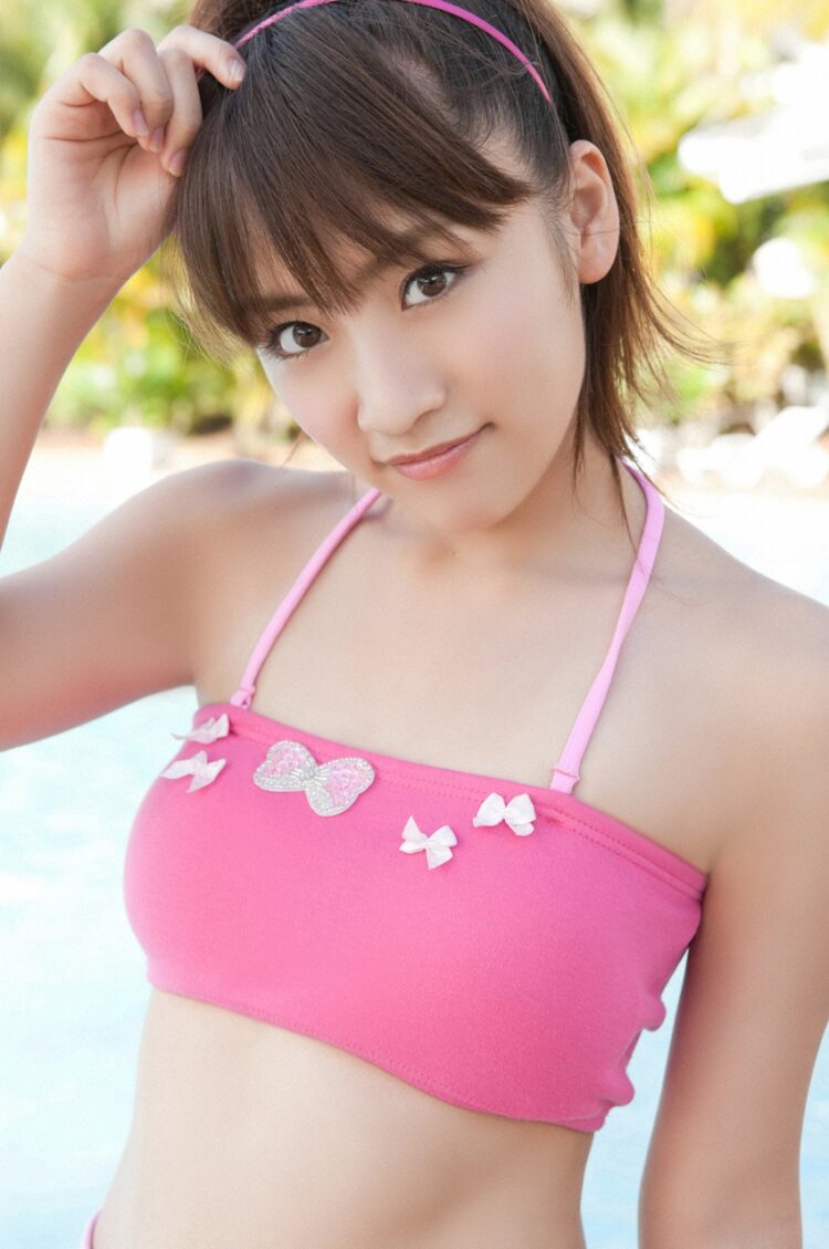 10 Hot Sexy Minami Takahashi Bikini Pics