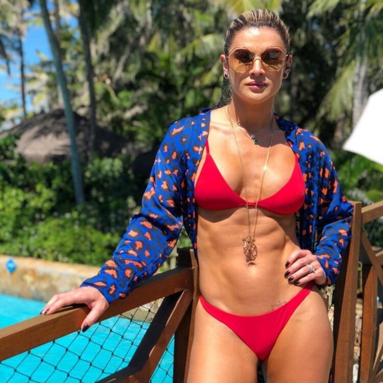 Hot Sexy Mirella Santos Bikini Pics