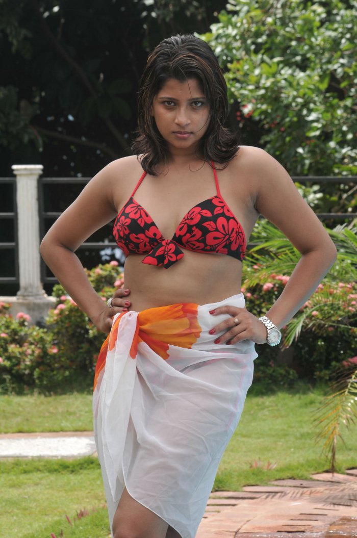 Hot Sexy Nadeesha Hemamali Bikini Pics