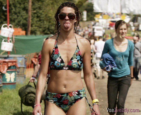 9 Hot Sexy Natalia Tena Bikini Pics