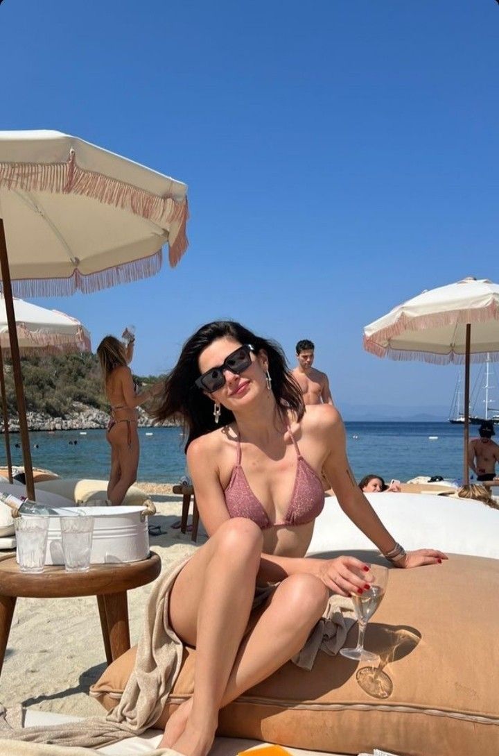 4 Hot Sexy Nesrin Cavadzade Bikini Pics