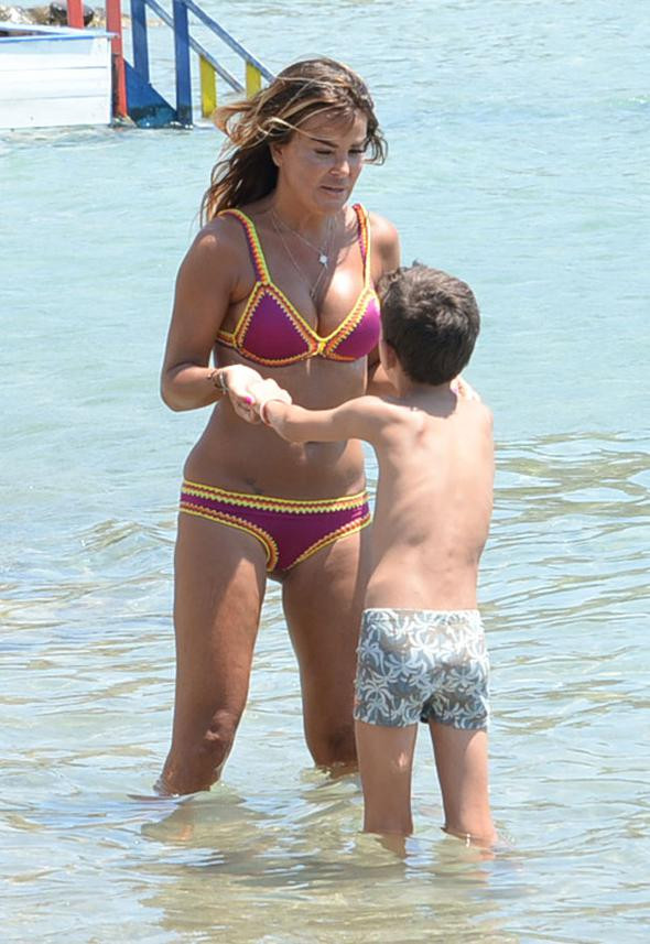 Hot Sexy Ozlem Yildiz Bikini Pics