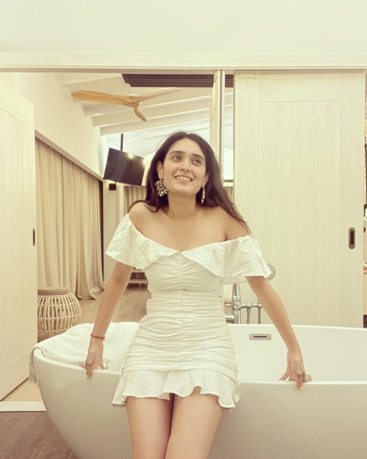 Hot Sexy Pankhuri Awasthy Bikini Pics