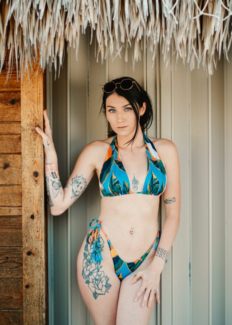 Hot Sexy Riae Suicide Bikini Pics