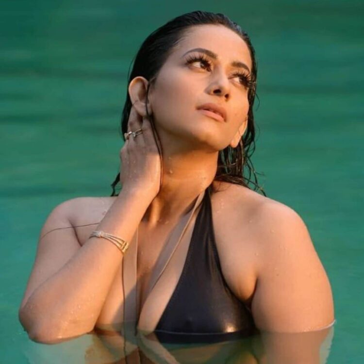 Hot Sexy Sanjana Singh Bikini Pics