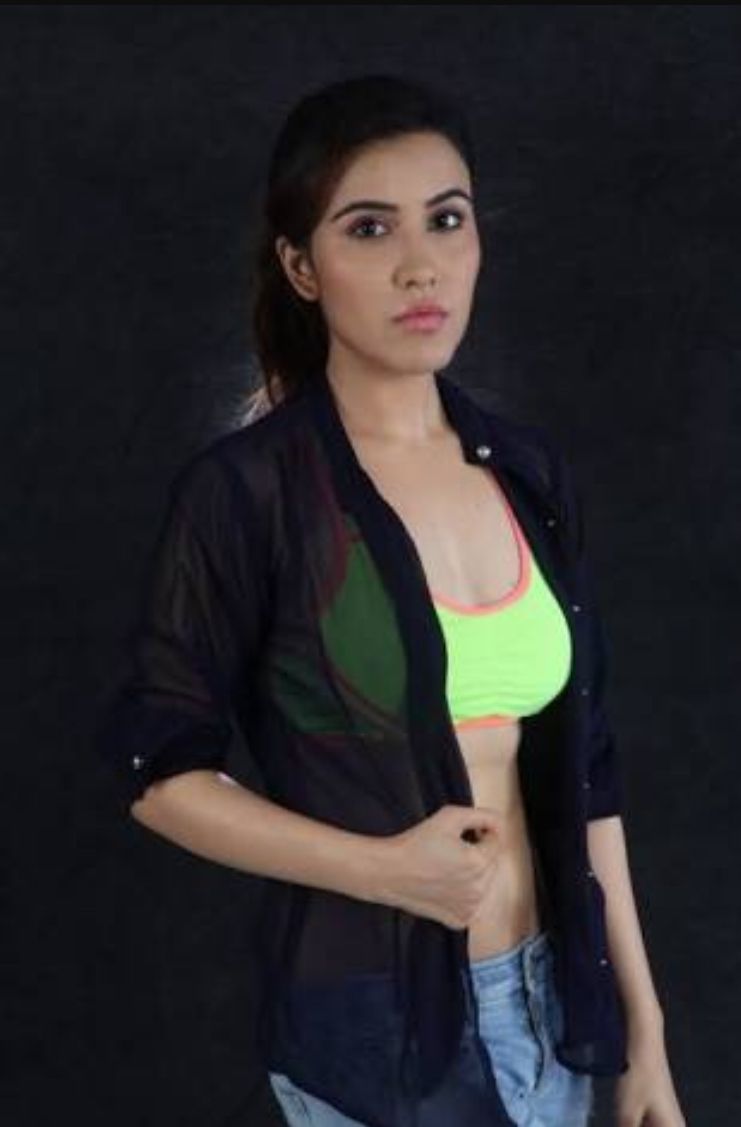 Hot Sexy Sheena Bajaj Bikini Pics