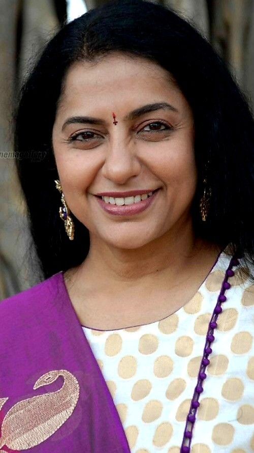 10 Hot Sexy Suhasini Maniratnam Bikini Pics