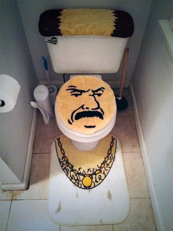 athf-carl-toilet