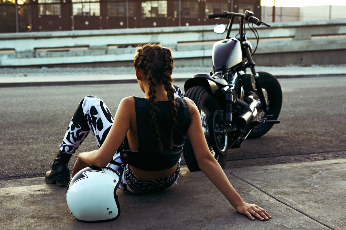 sexy-girls-on-motorcycles-22