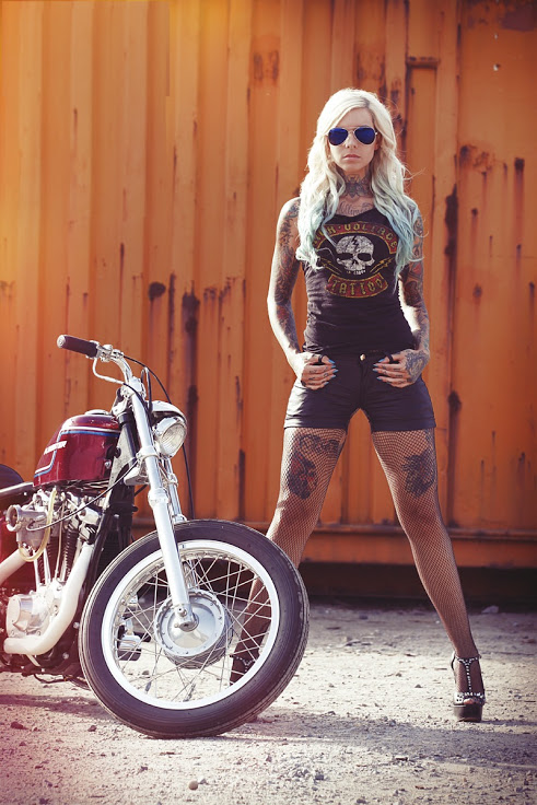 sexy-girls-on-motorcycles-23