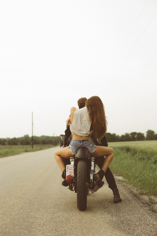 sexy-girls-on-motorcycles-5