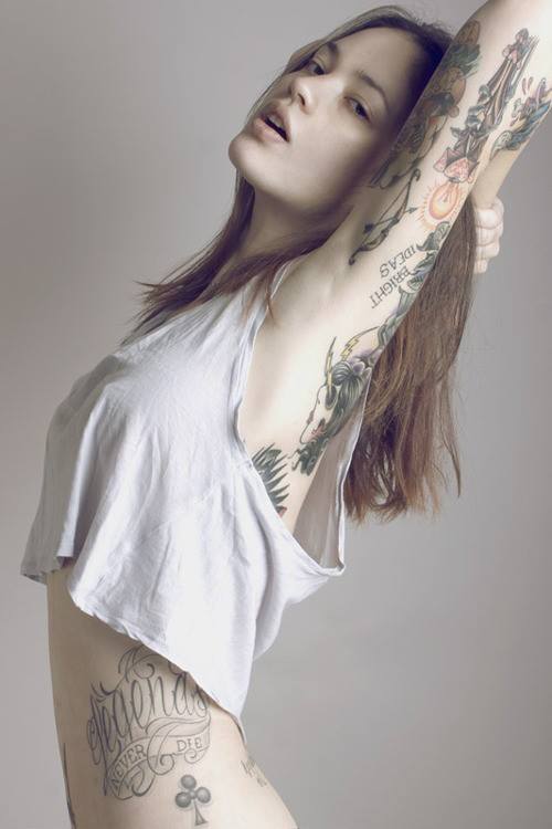 sexy-tattooed-girls-12