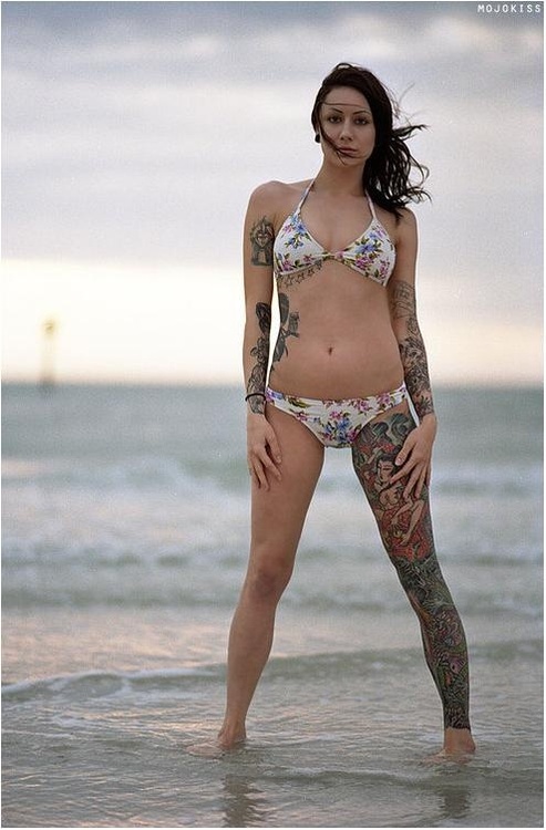 sexy-tattooed-girls-16