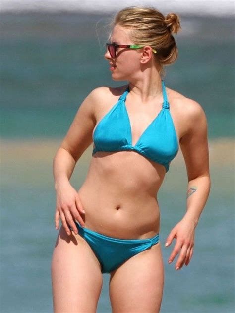 Scarlett Johansson Physique - At the Beach