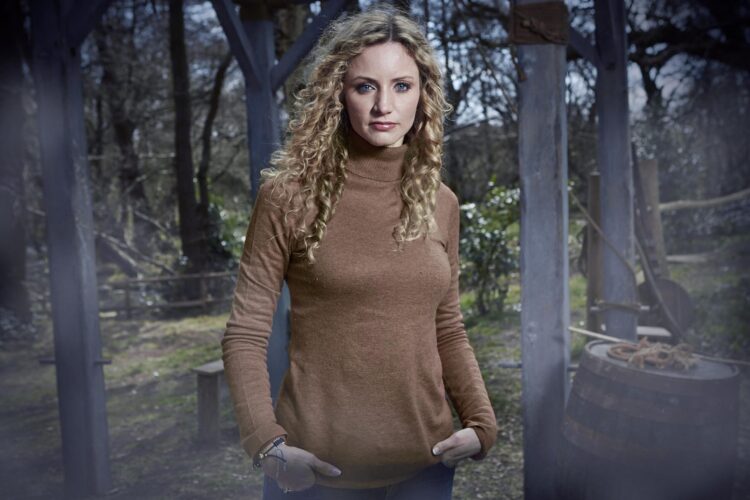 Suzannah Lipscomb 3 scaled