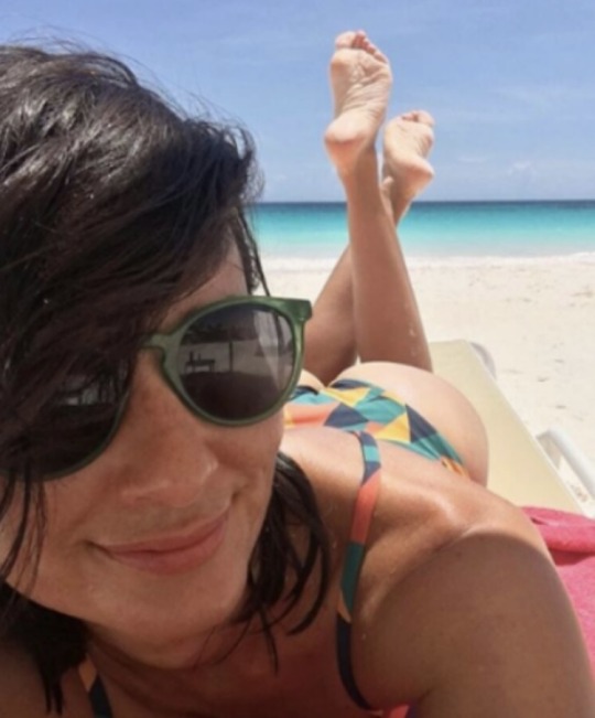 9 Hot Sexy New Alison Becker Bikini Pics