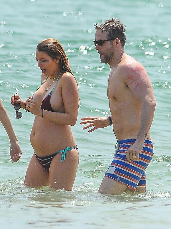 8 Sexy New Blake Lively Bikini Pics