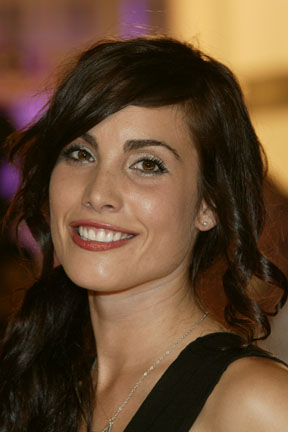 Carly Pope 4