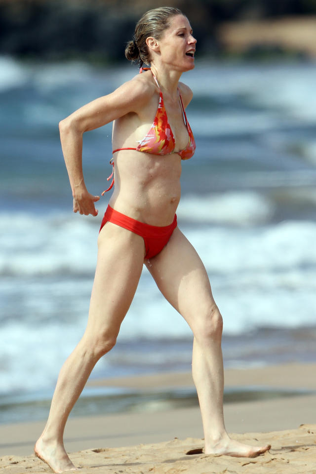 Sexy Hot Lisa Kudrow Bikini Pics