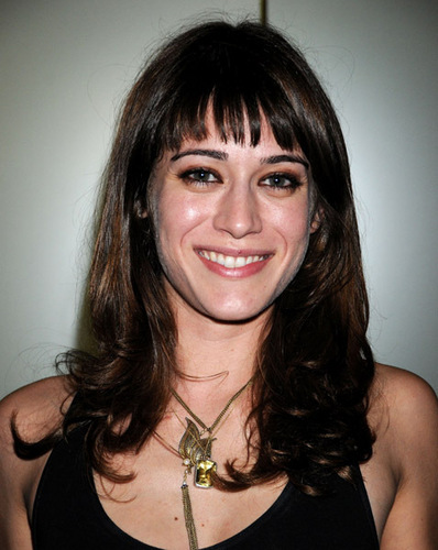 Lizzy Caplan 6