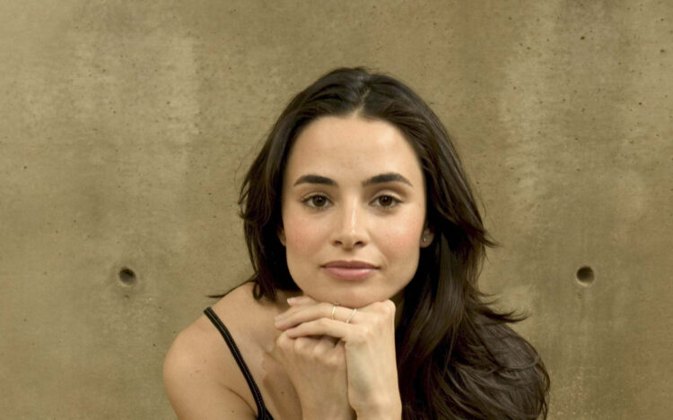 Mia Maestro 7