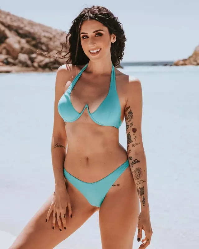 7 Hot Sexy New Yami Gautam Bikini Pics