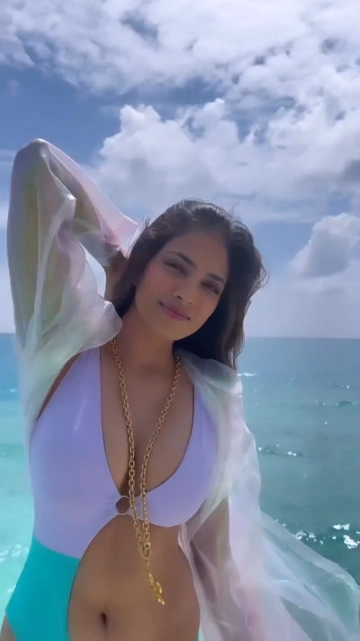 Malavika Mohanan 8