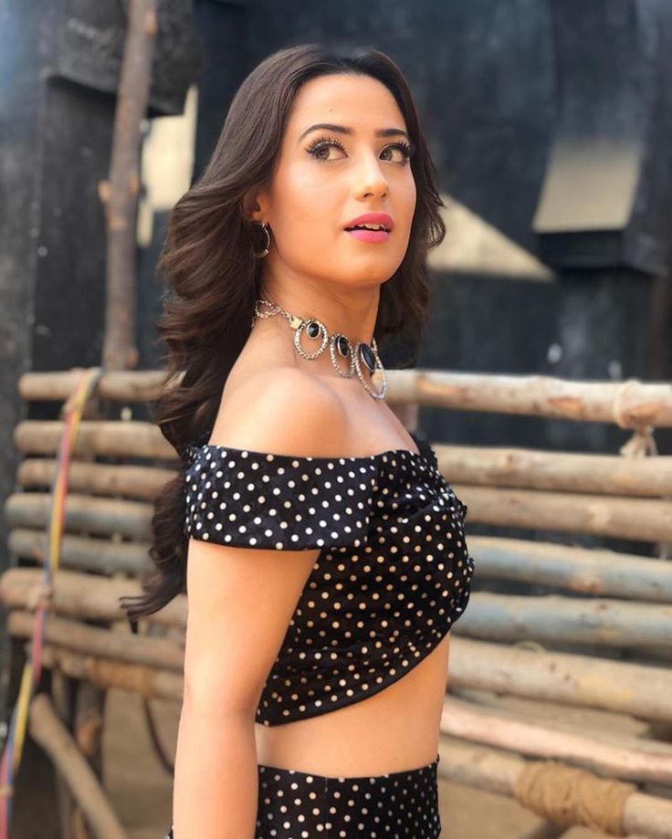 aalisha panwar 9