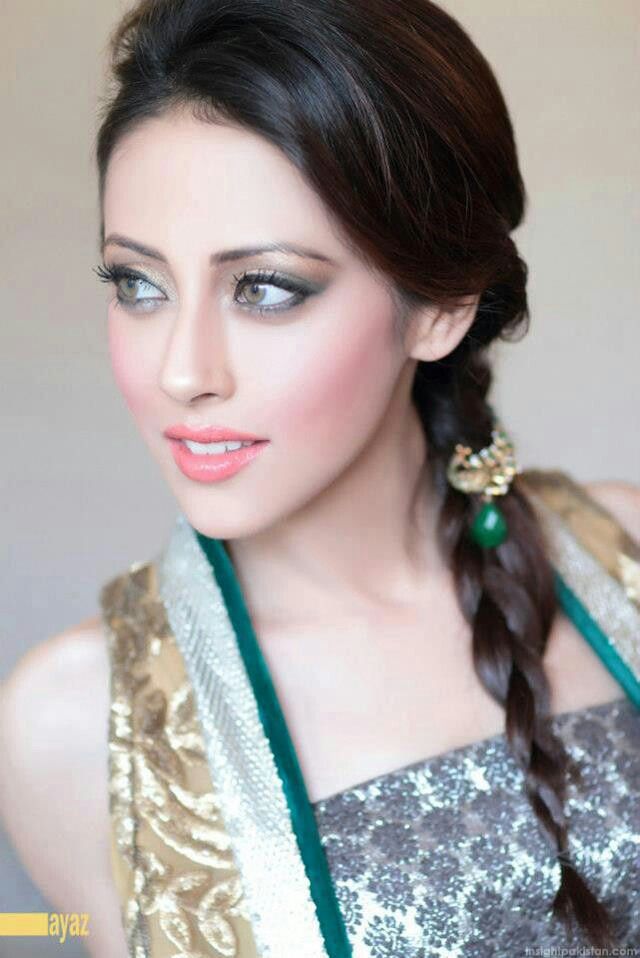 ainy jaffri rahman 9