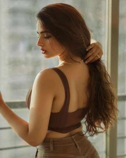 aisha khan 4