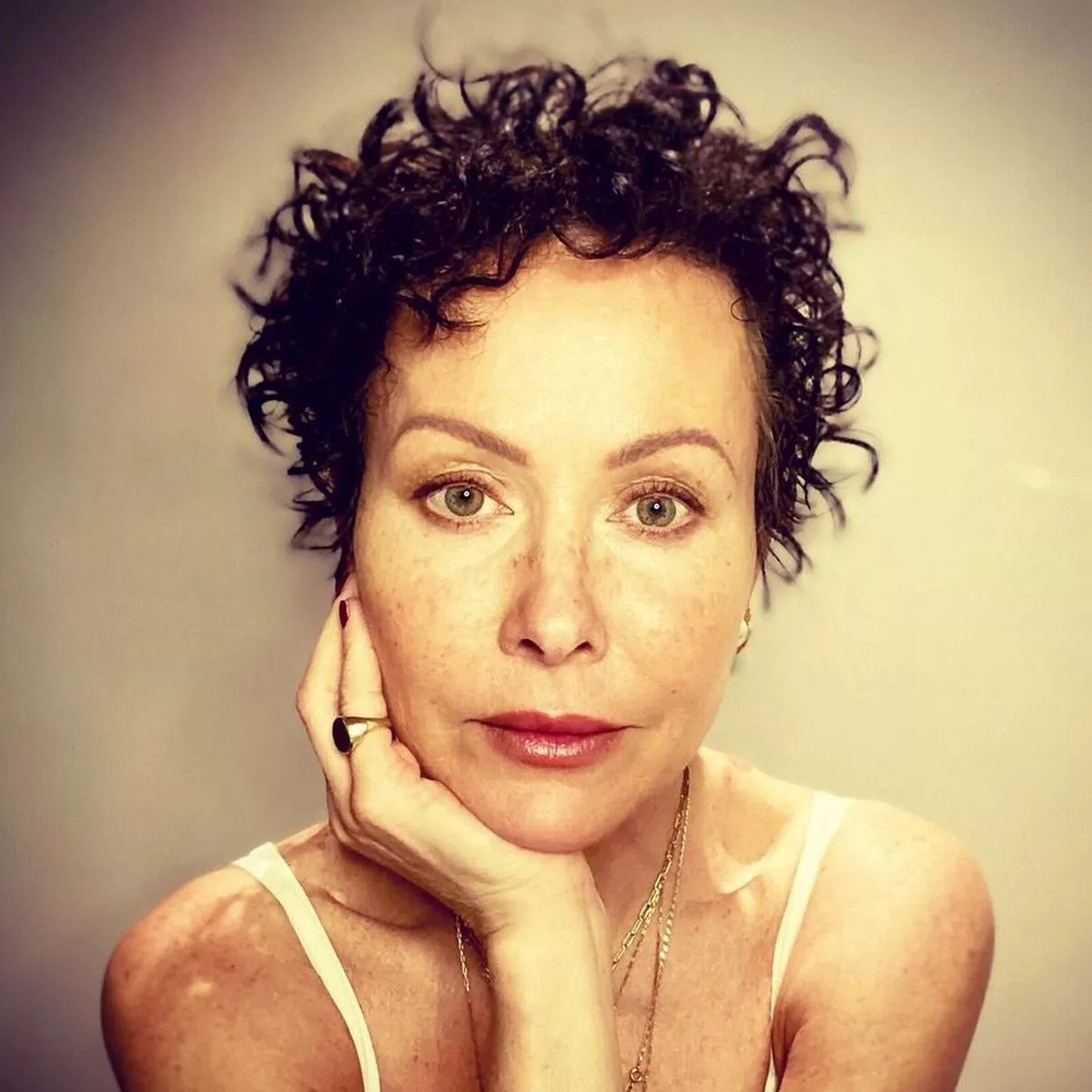 amanda mealing 6