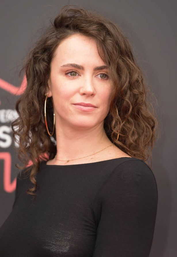 amy manson 7