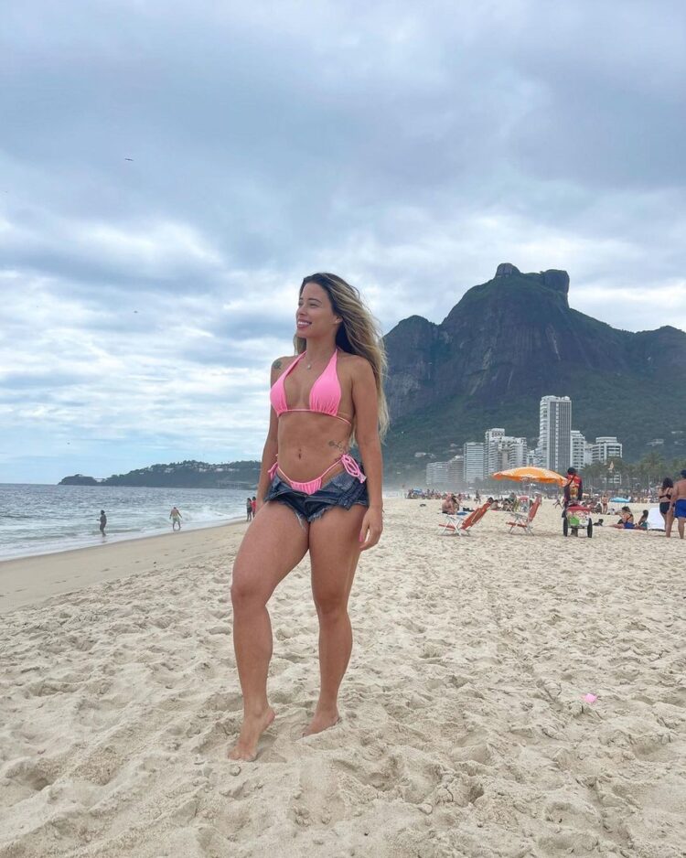 Hot Sexy Ana Mesquita Bikini Pics