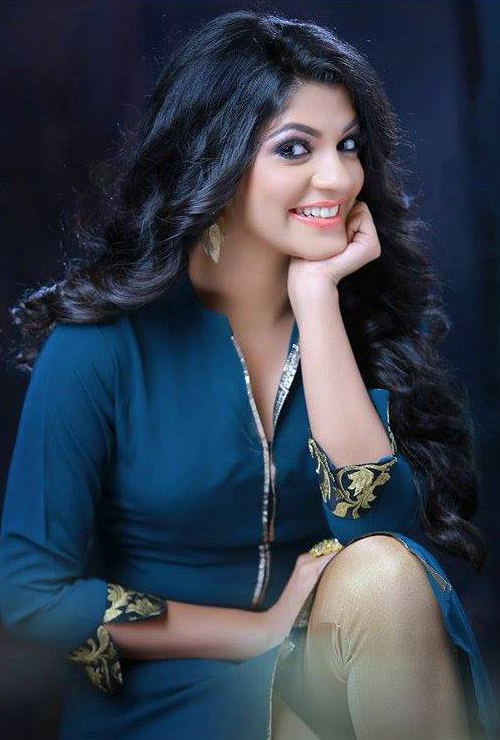 9 Hot Sexy Aparna Balamurali Bikini Pics