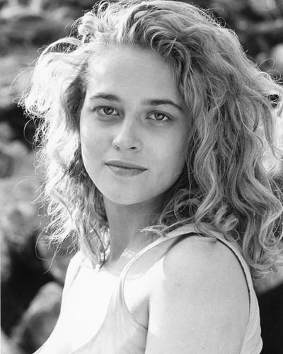 10 Hot Sexy Beatie Edney Bikini Pics