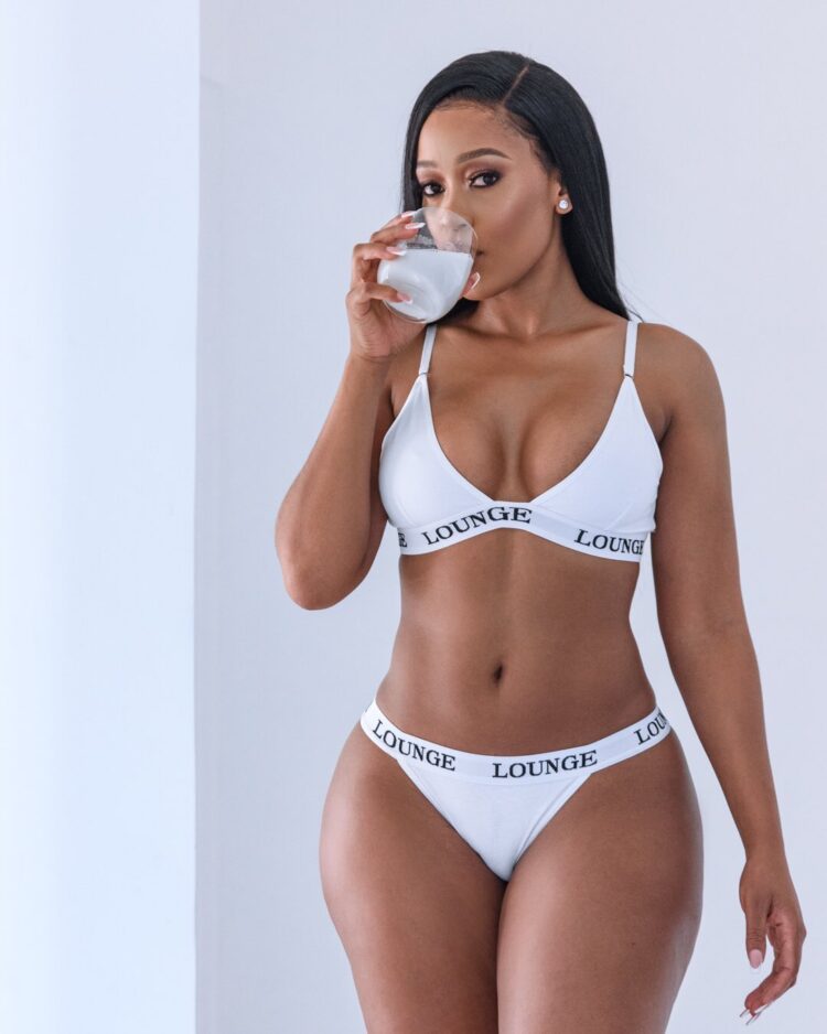 9 Hot Sexy Buhle Samuels Bikini Pics 