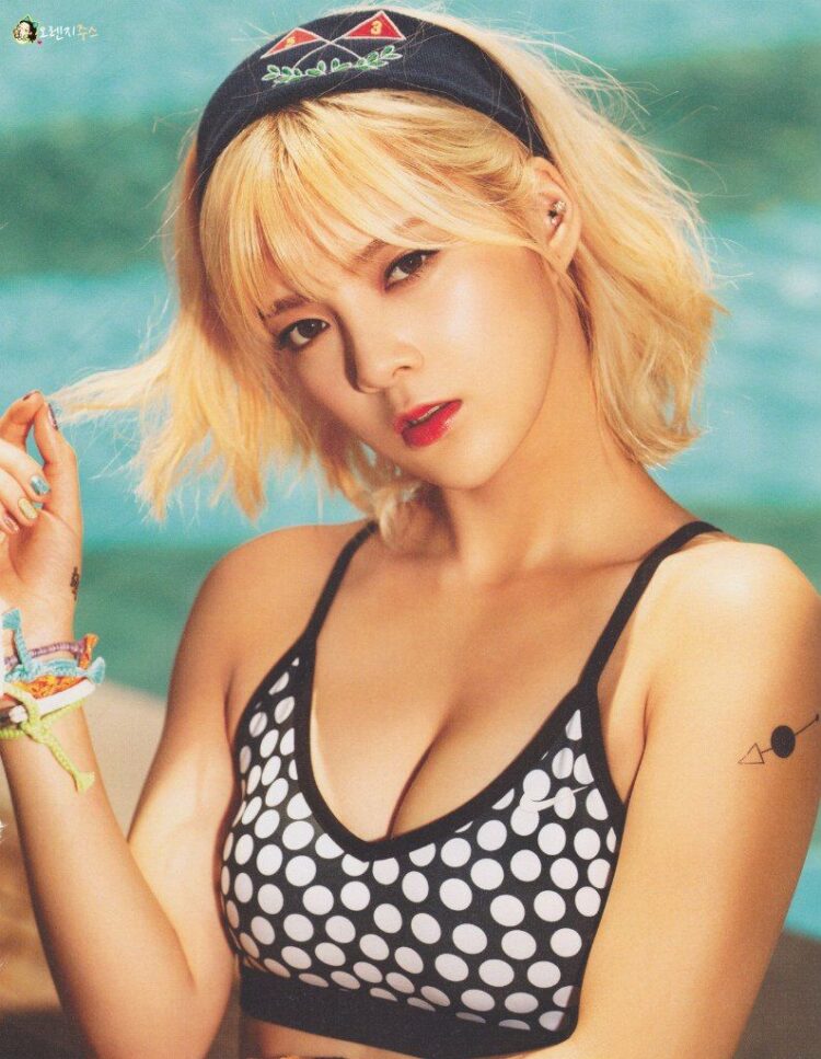 Hot Sexy Cho So Jin Bikini Pics