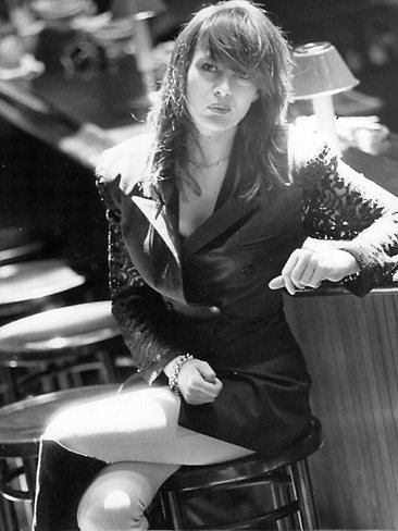 chrissy amphlett 9