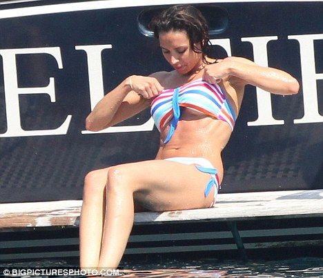 Hot Sexy Christine Bleakley Bikini Pics