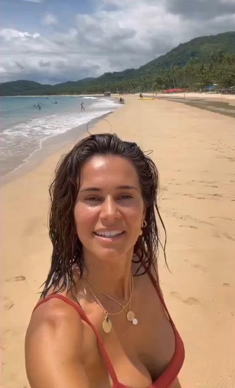 New Hot Sexy Laura Vieira Bikini Pics