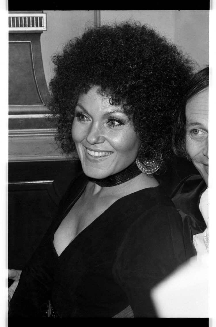 cleo laine 7