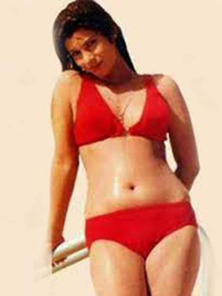 8 Hot Sexy Dimple Kapadia Bikini Pics 8515